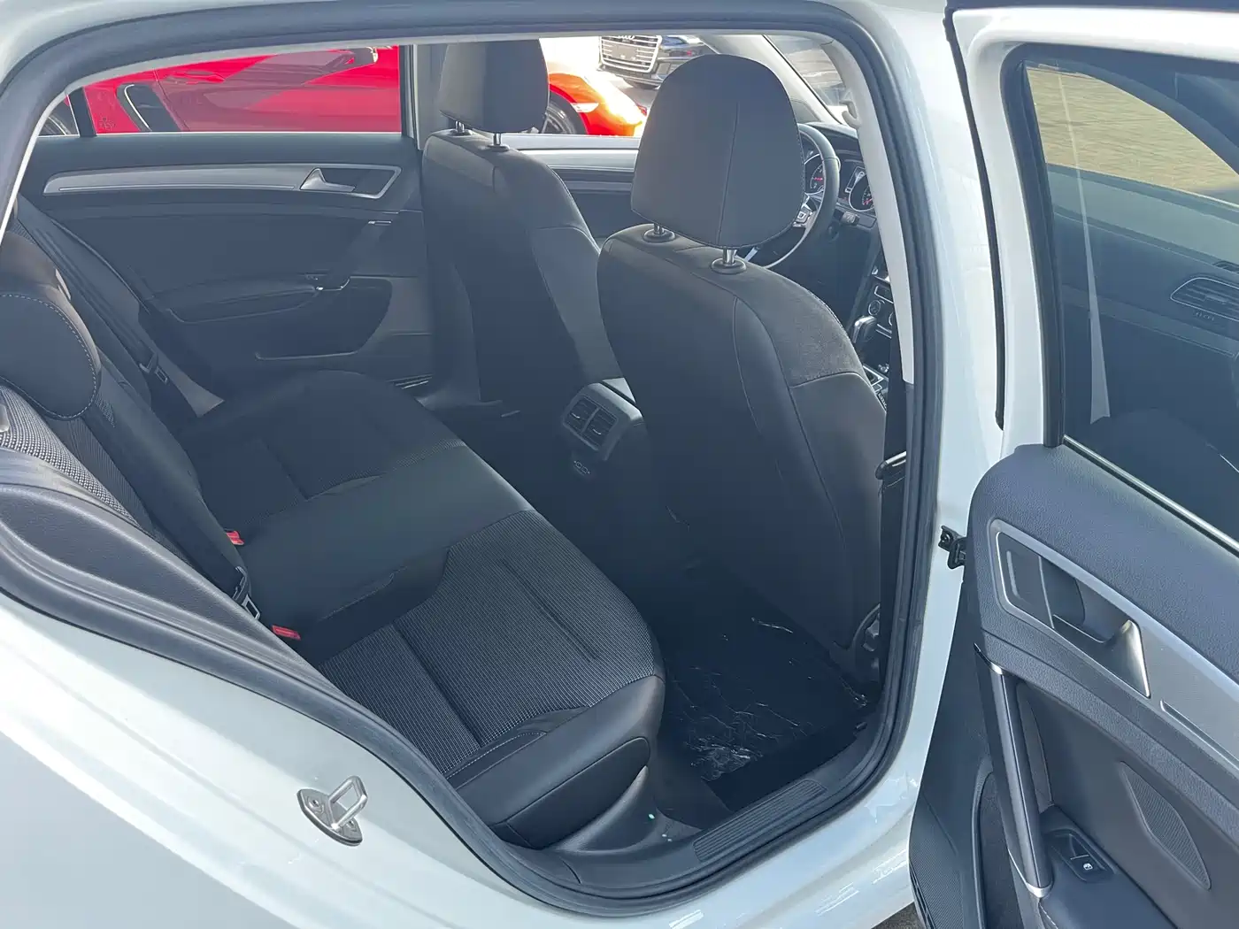 Volkswagen Golf 2020 Beloved Edition 280TSI DSG Comfort фото 13