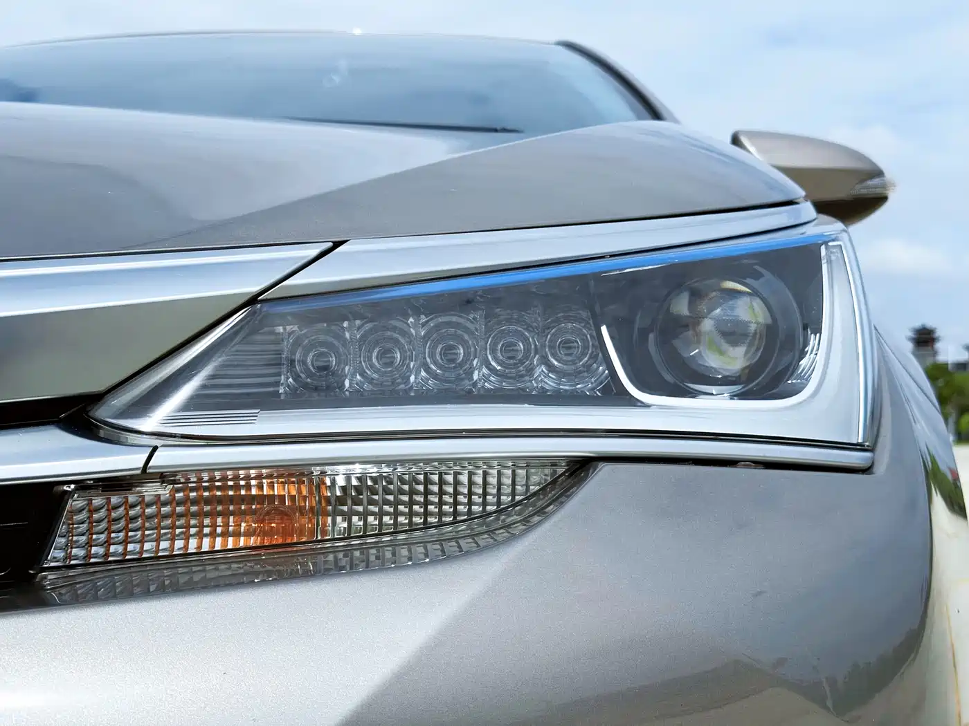 Toyota Corolla 2017 Facelift Hybrid 1.8L E-CVT Leading Edition фото 8