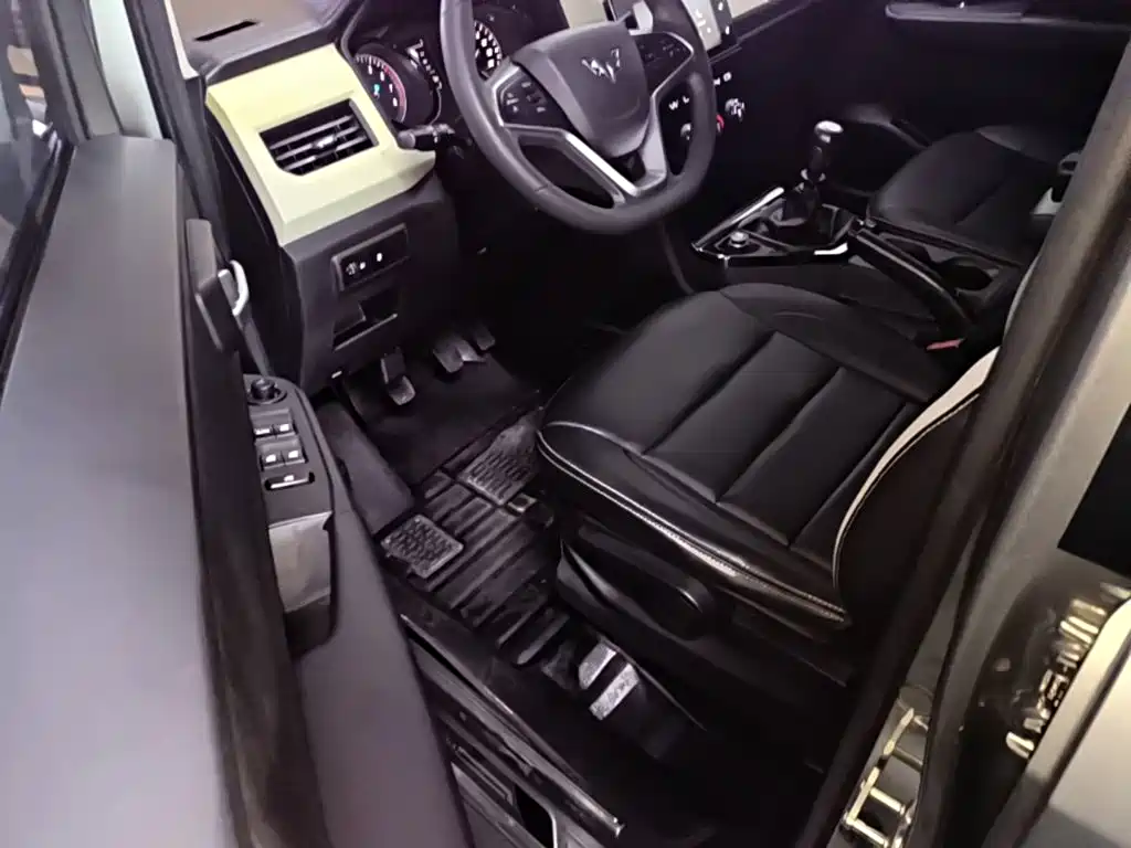 Wuling Motors Wuling Hongguang PLUS 2019 2019 1.5T Manual Luxury 7-seater