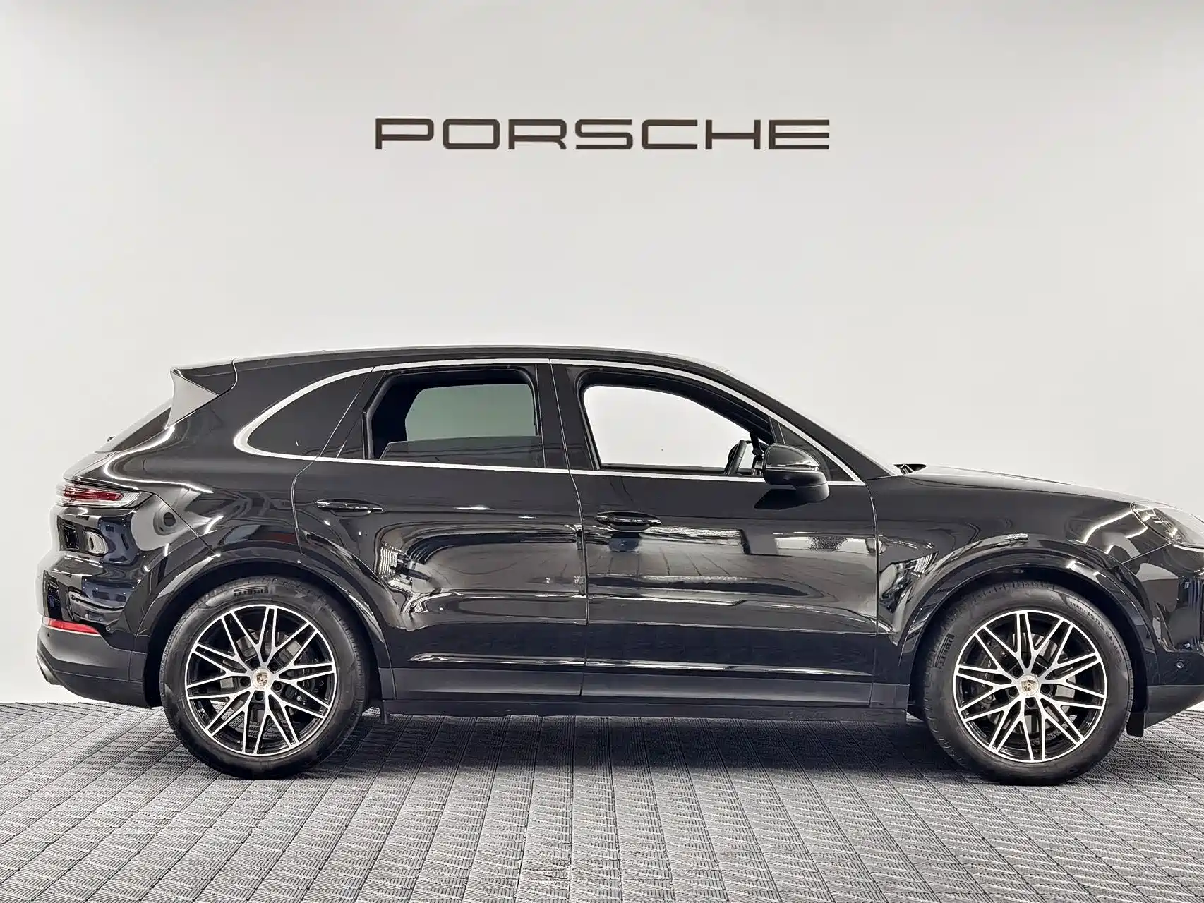 Photo 6 - Porsche Cayenne