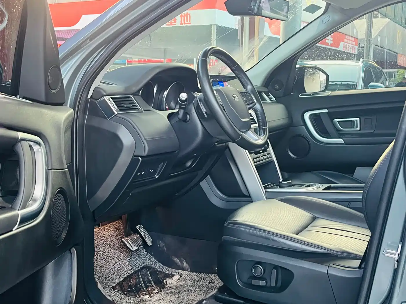 Land Rover Discovery Sport 2018 240PS SE Edition фото 6