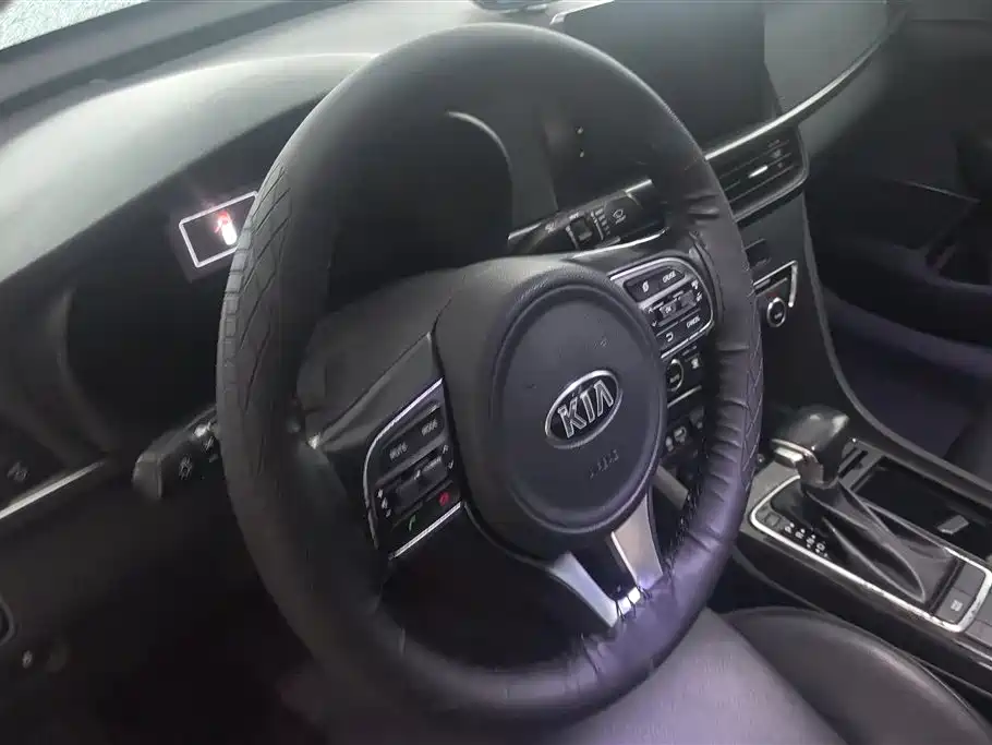 Kia K5 2016 2.0L Automatic LUX фото 15