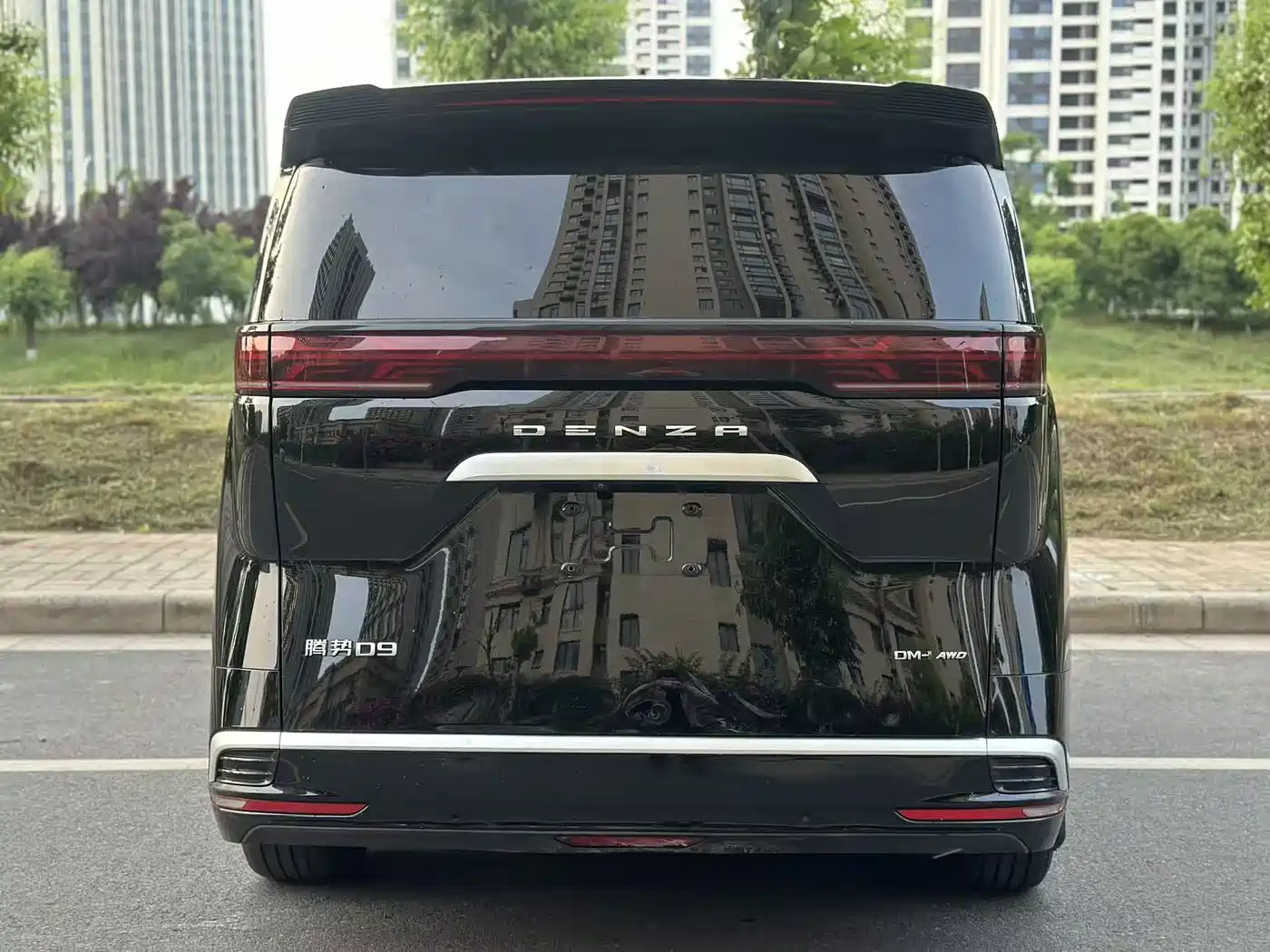 Denza D9 2022 DM-i 970 All-Wheel Drive Honor Edition фото 7