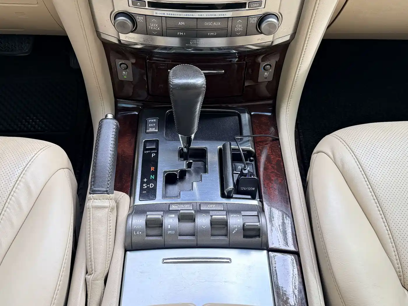 Фото 13 - Lexus LX
