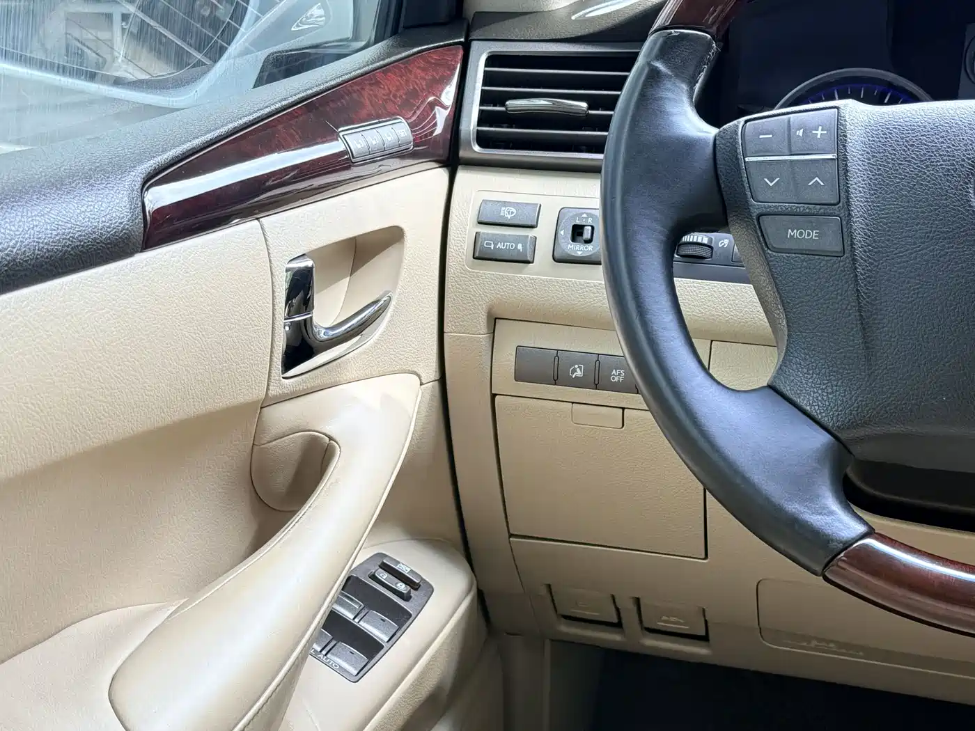 Фото 14 - Lexus LX