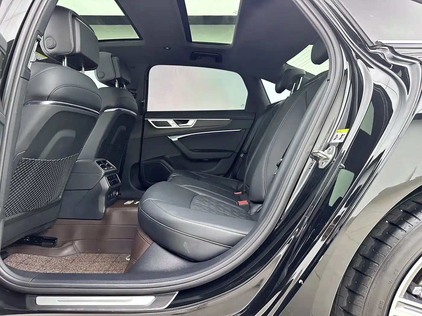 Фото 11 - Audi A6L