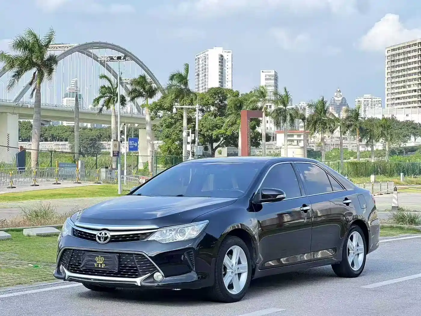 Toyota Camry 2015 2.0G Leading Edition