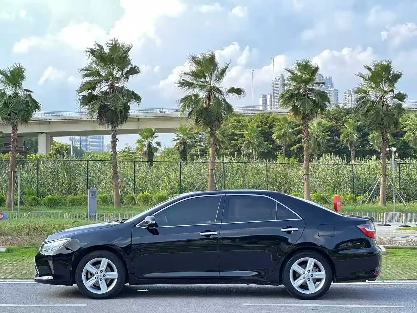 Toyota Camry 2015 2.0G Leading Edition фото 4
