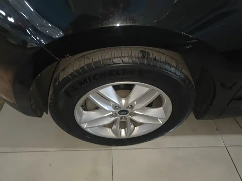 Фото 23 - Ford Edge