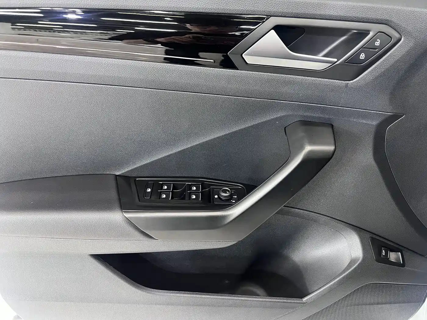 Volkswagen T-Roc, миниатюра 8