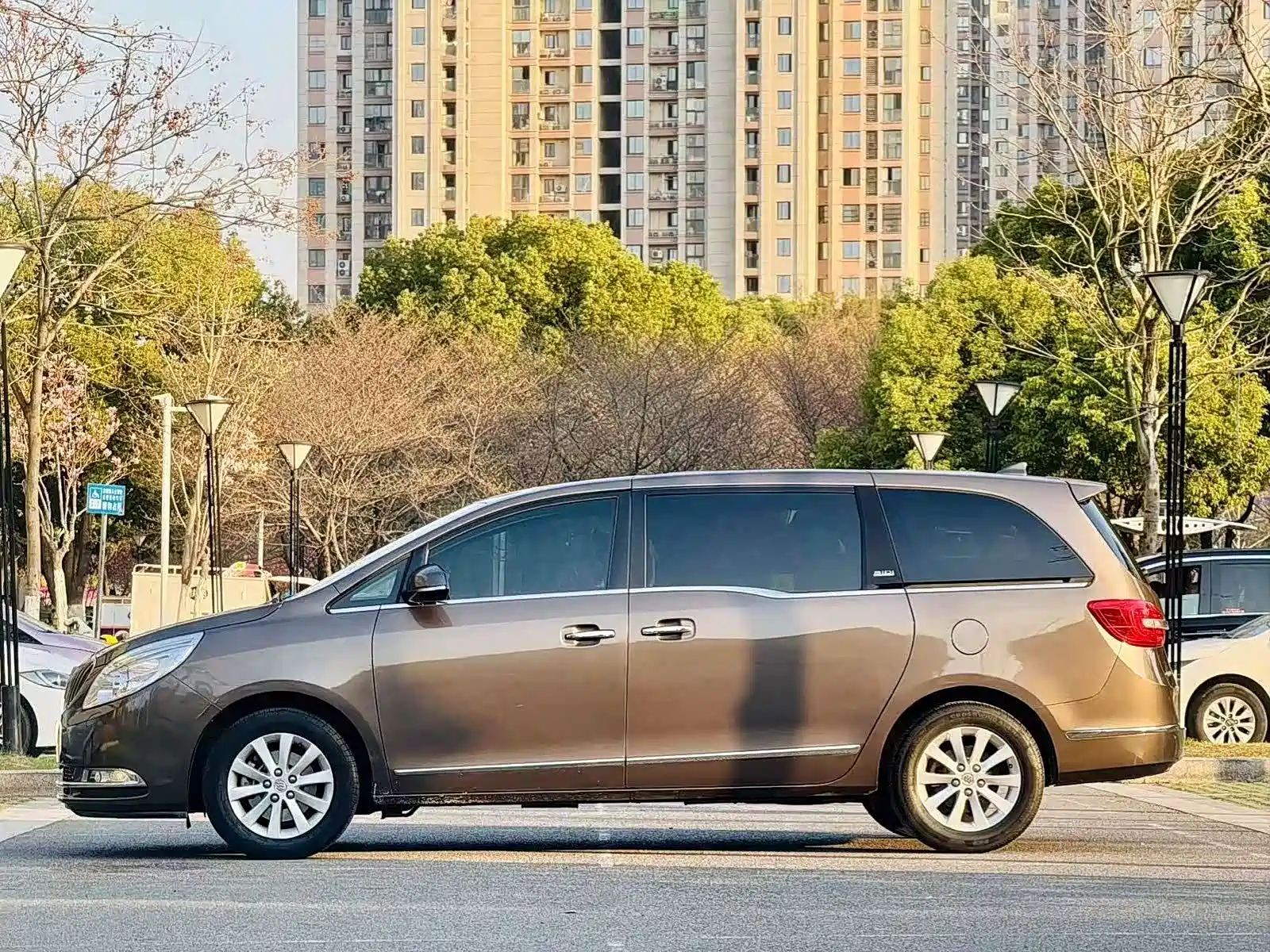 Фото 4 - Buick GL8