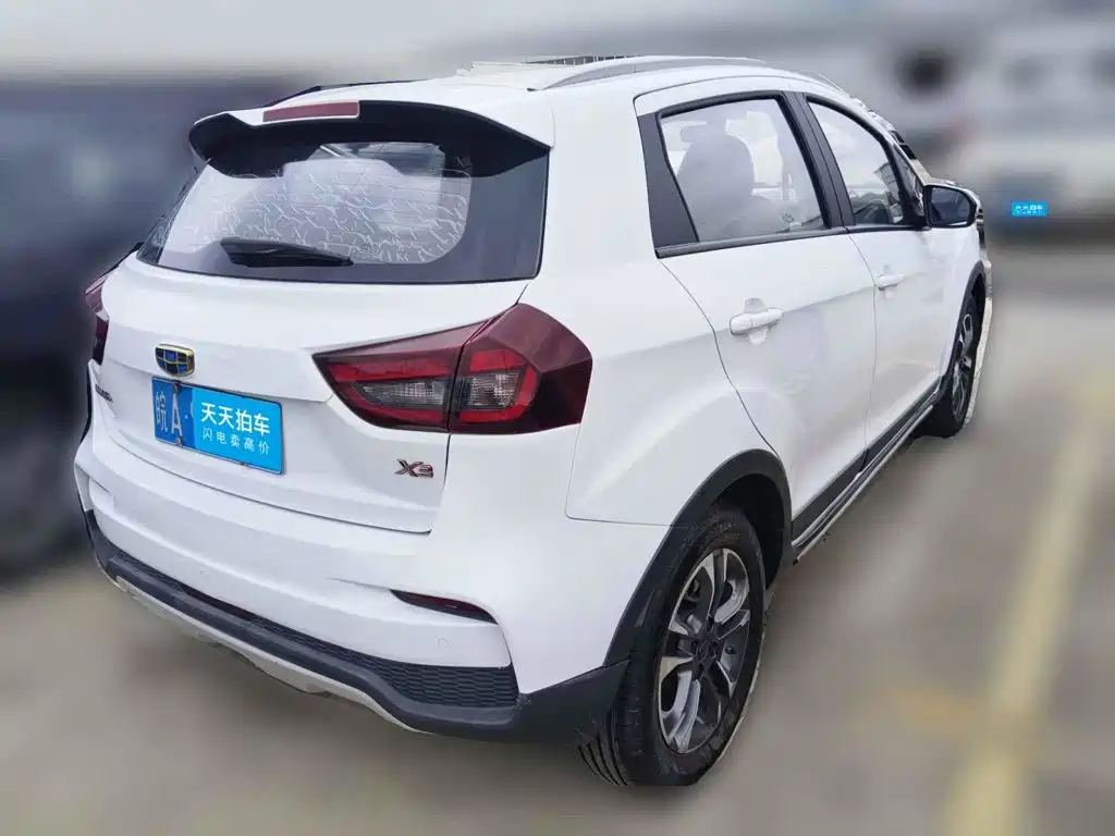 Фото 2 - Geely Vision X3
