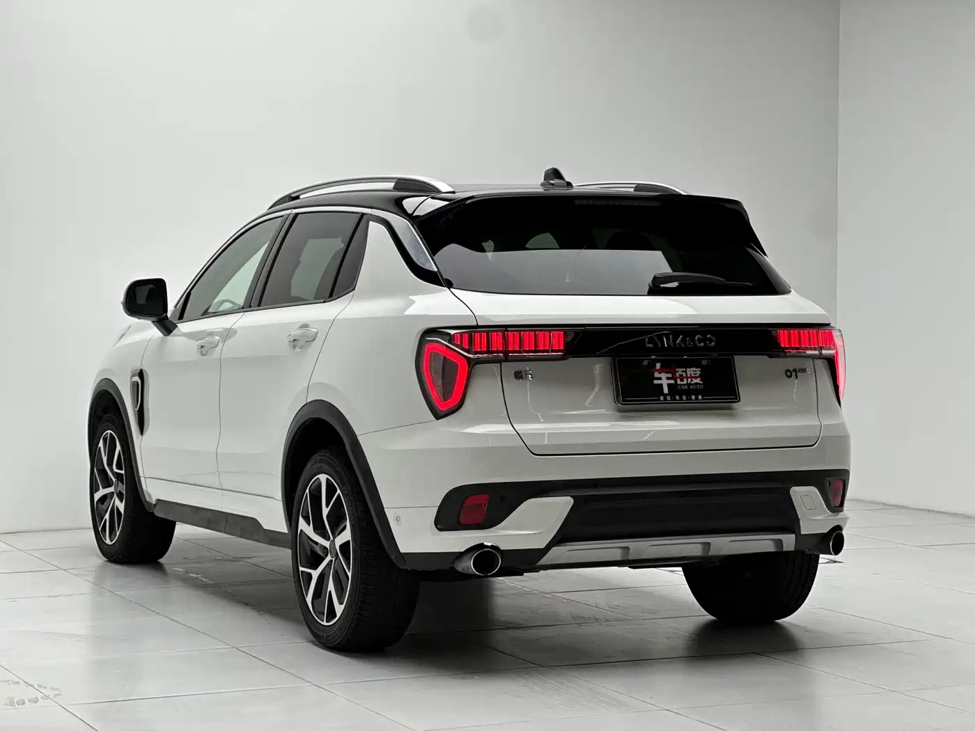 Lynk & Co 01 2017 2.0T AWD Pro фото 6