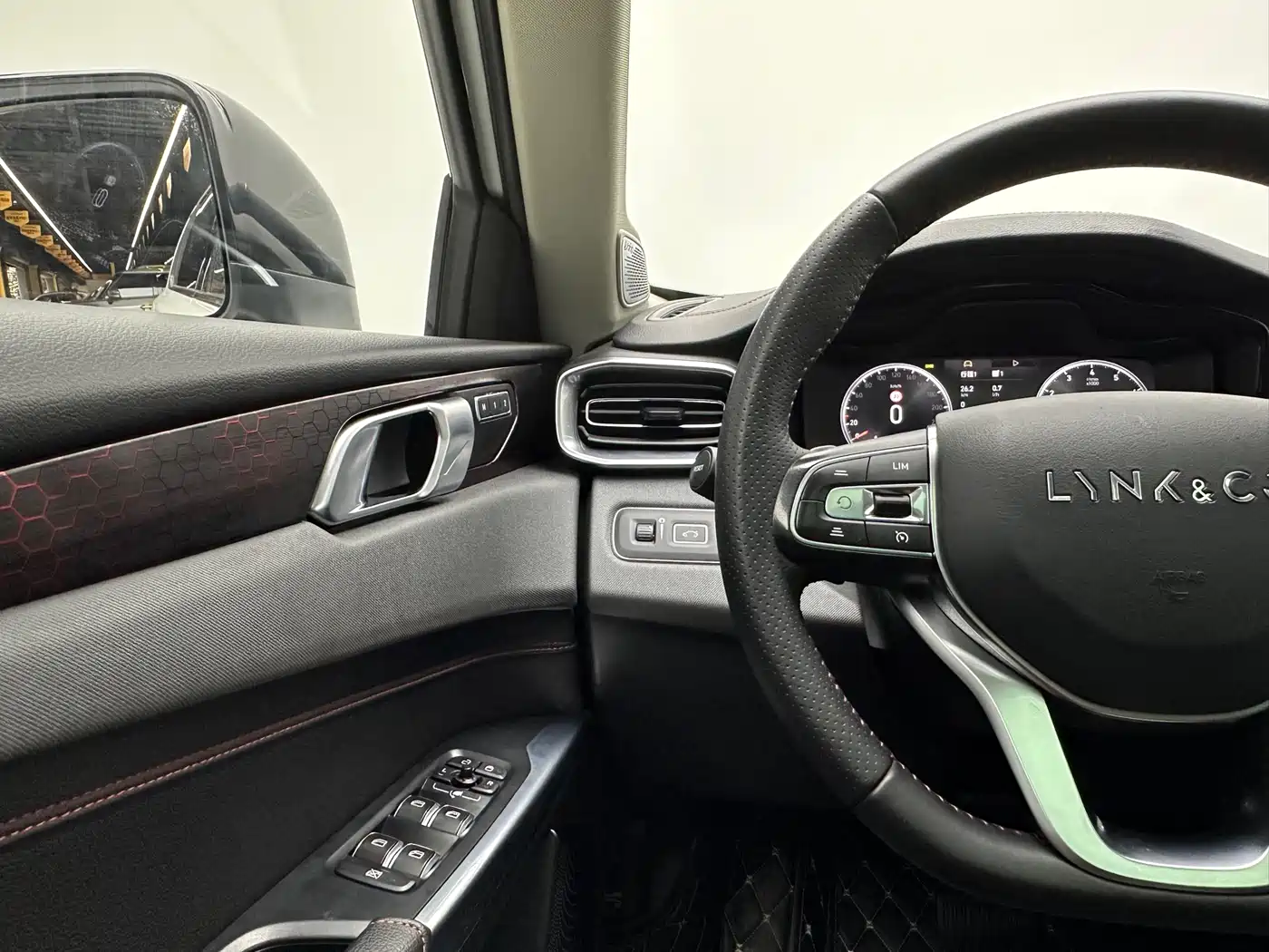 Lynk & Co 01 2017 2.0T AWD Pro фото 20