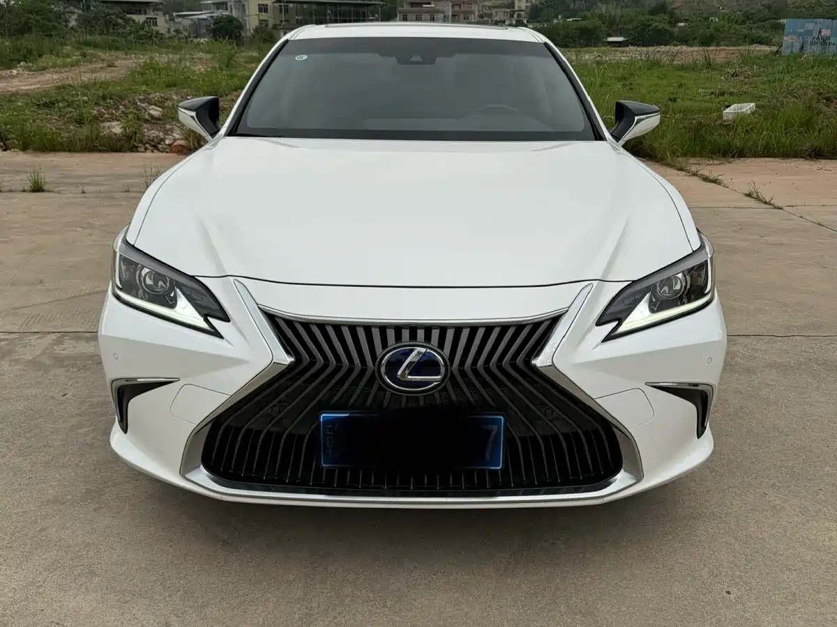 Lexus ES 2018 300h Excellence Edition China V фото 2