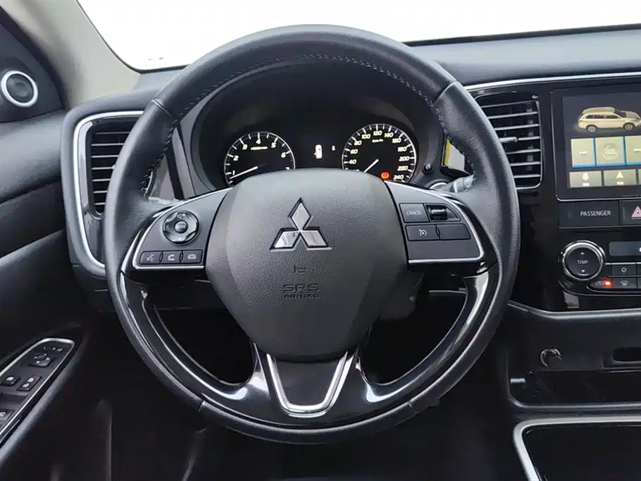 Mitsubishi Outlander 2020 2.0L 2WD Premium 7-seater фото 15