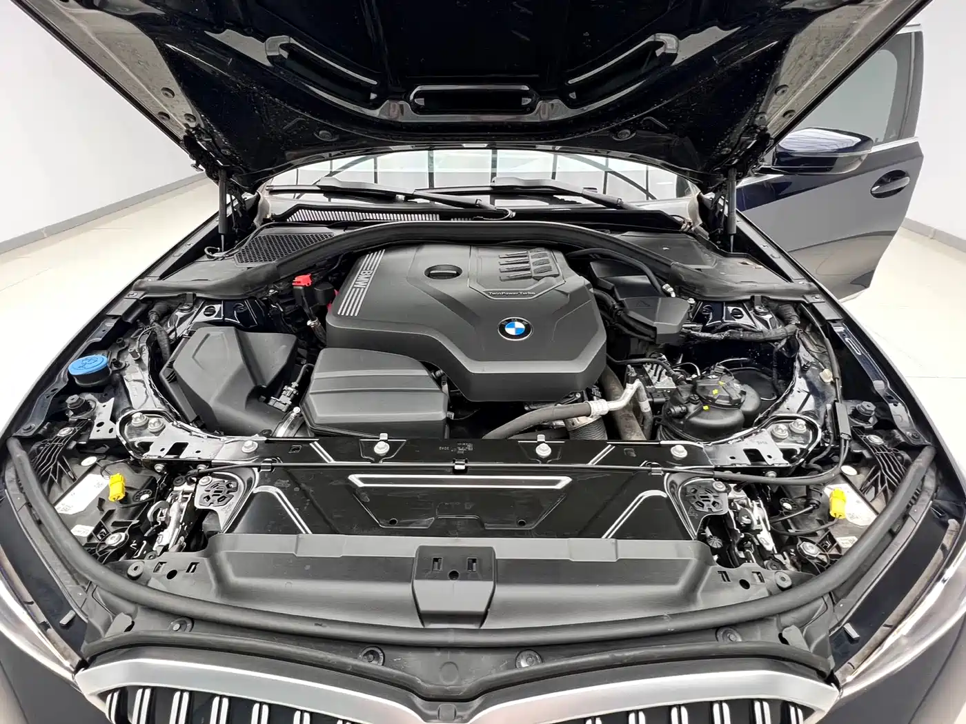 BMW 3 Series 2023 320Li M Sport Package фото 16