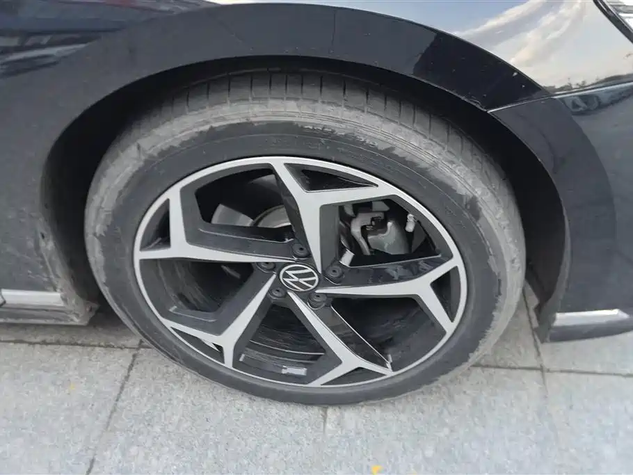 Volkswagen Magotan 2023 Model 2 Million Commemorative Edition 330TSI DSG Luxury фото 6