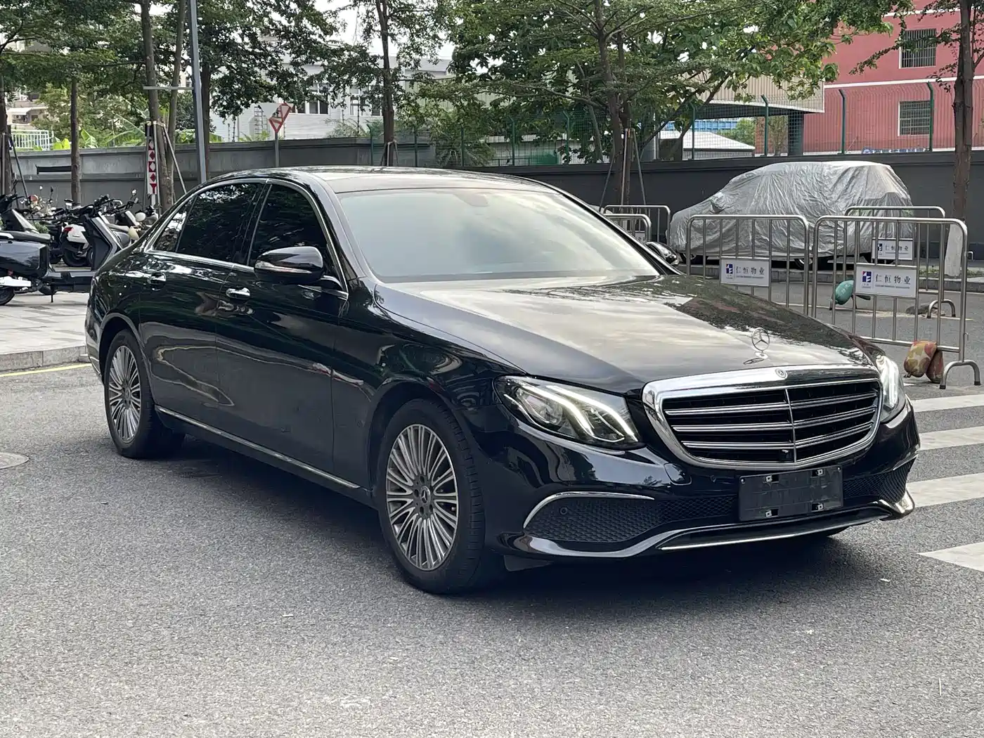 Mercedes-Benz E-Class 2020 E 300 L Fashion фото 3