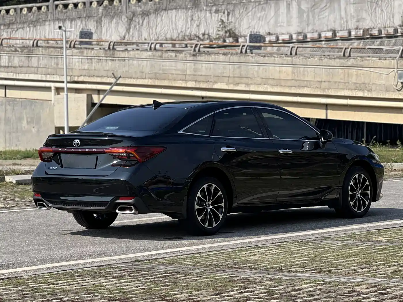 Toyota Avalon 2023 2.5L Luxury Edition фото 6
