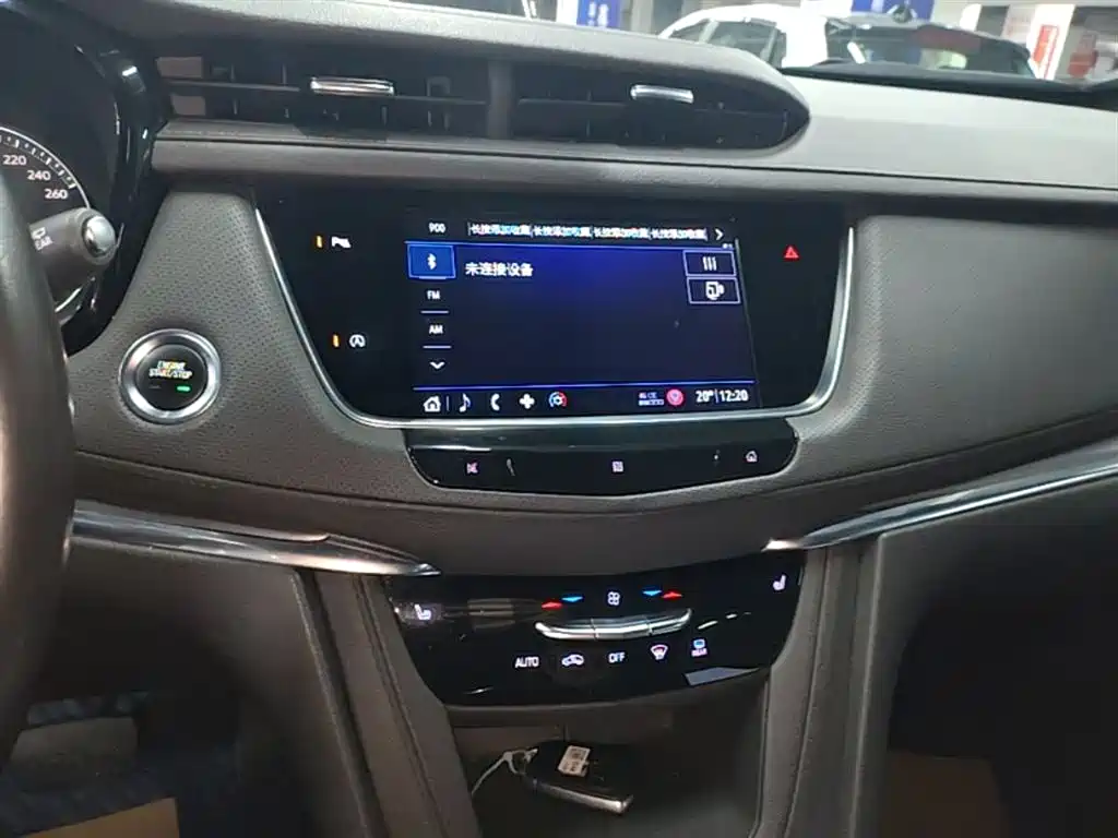Photo 13 - Cadillac XT5