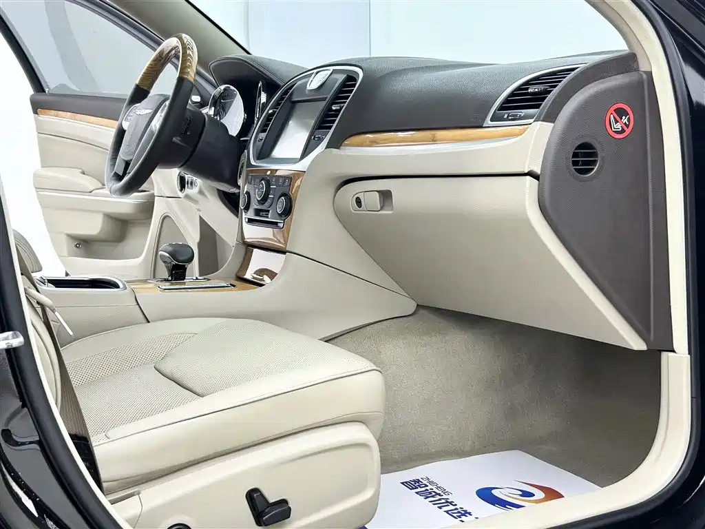 Chrysler 300C (Import) 2015 2013 Model 3.6L Premium Comfort Edition