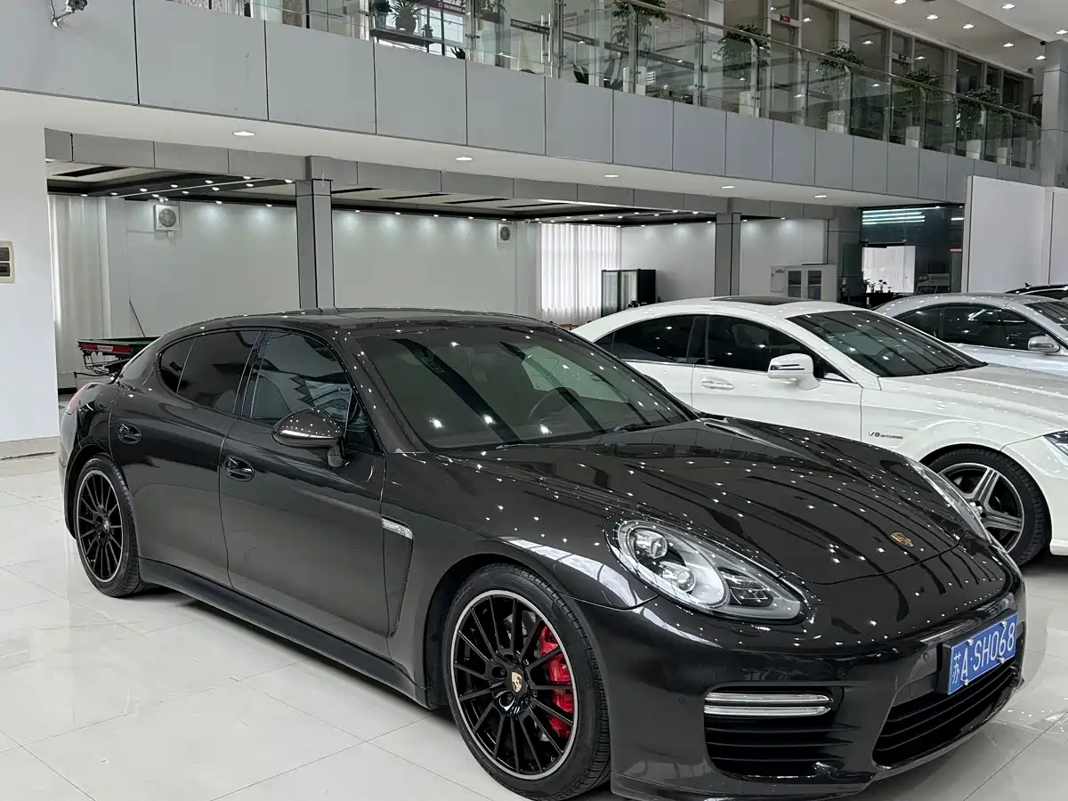 Porsche Panamera 2012 Panamera GTS 4.8L фото 3