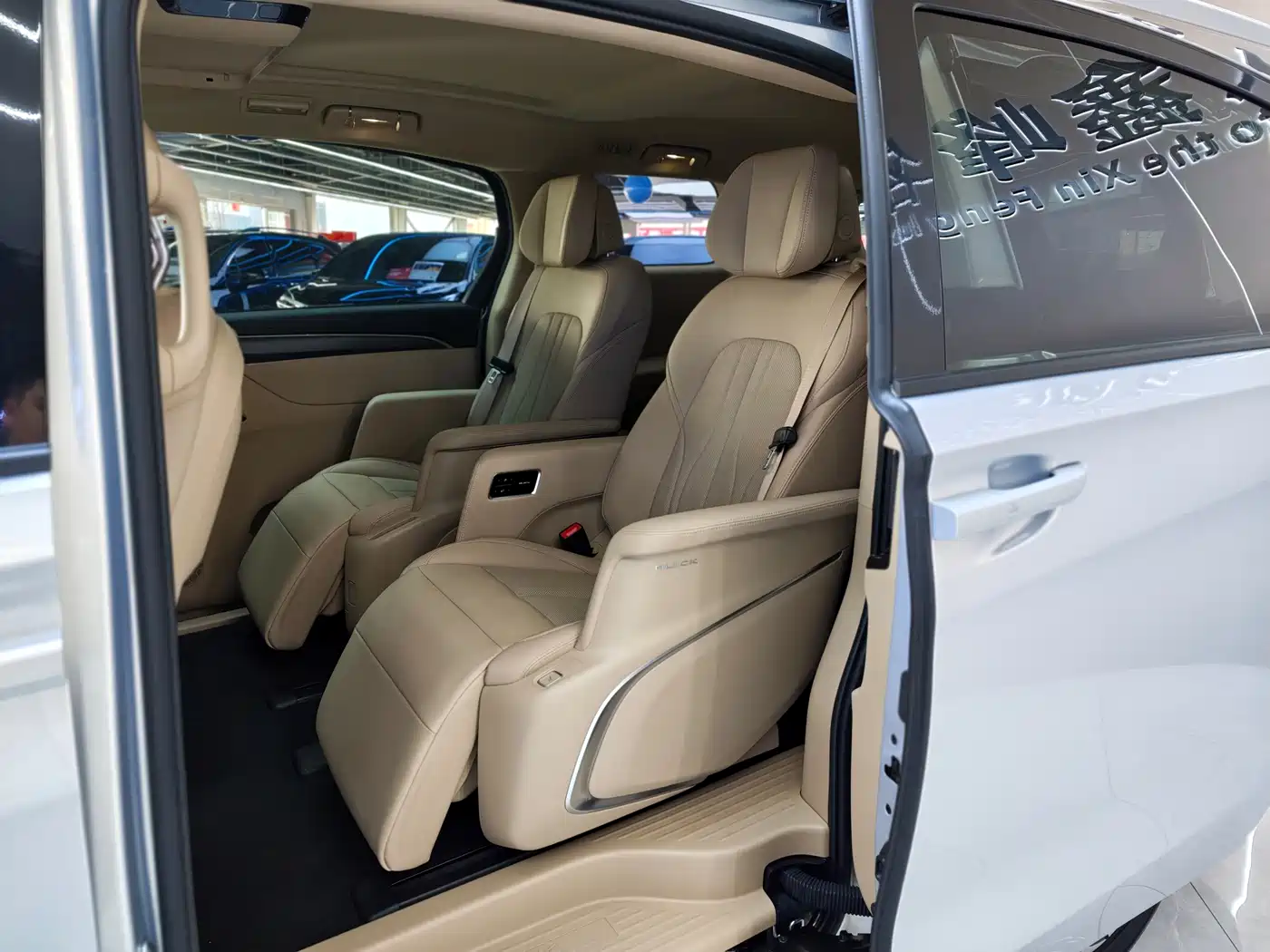 BUICK GL8 NEW ENERGY