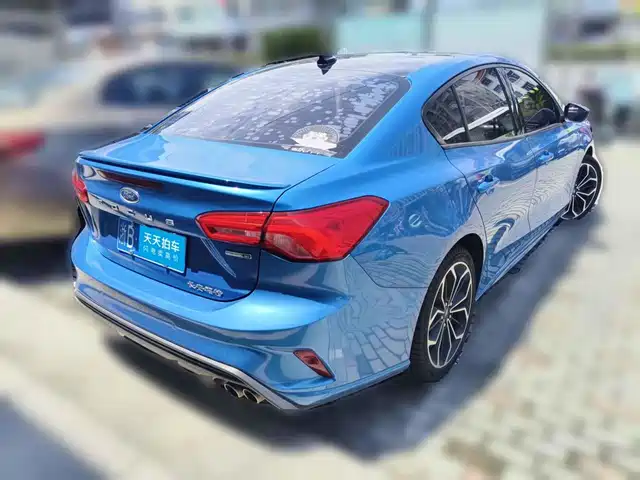 Ford Focus 2020 Sedan EcoBoost 180 Automatic ST Line — фото 2