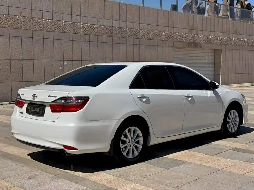 Фото 9 - Toyota Camry