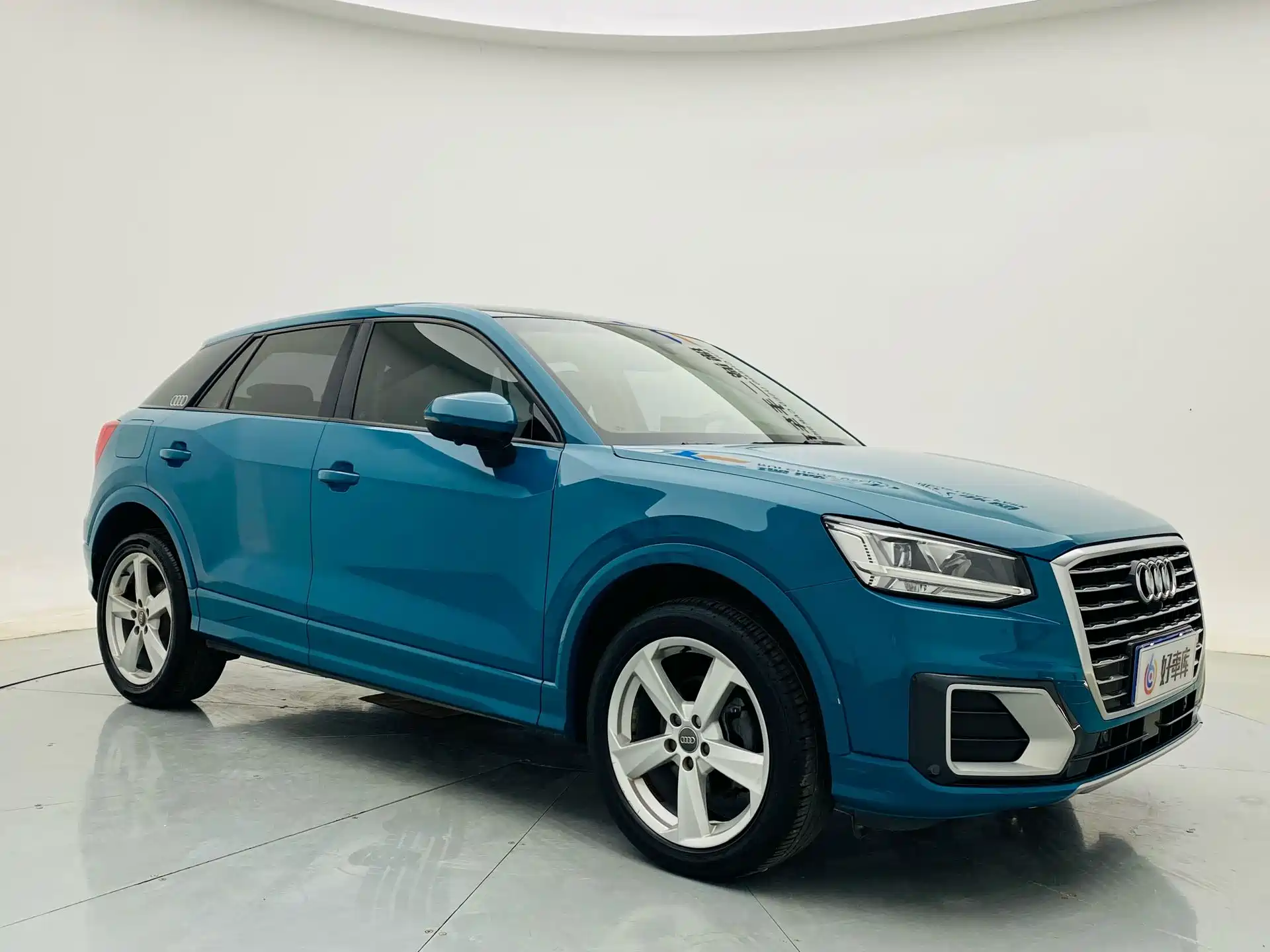 Photo 3 - Audi Q2L
