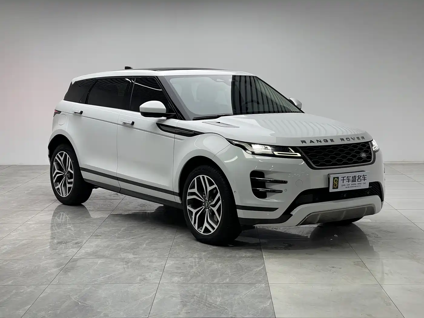 Land Rover Range Rover Evoque 2023 Range Rover Evoque L 249PS Premium Luxury Edition фото 3