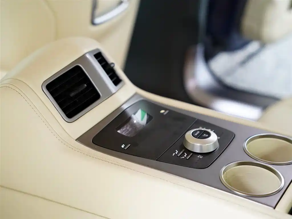 Aston Martin Rapide 2011 2010 6.0L