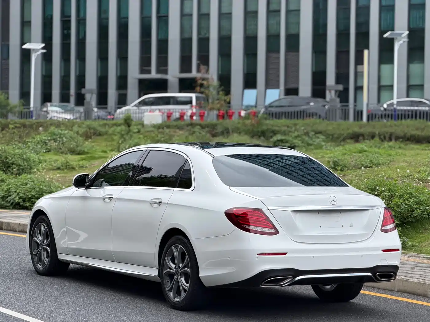 Mercedes-Benz E-Class 2020 Facelift E 300 L Sport Fashion фото 16