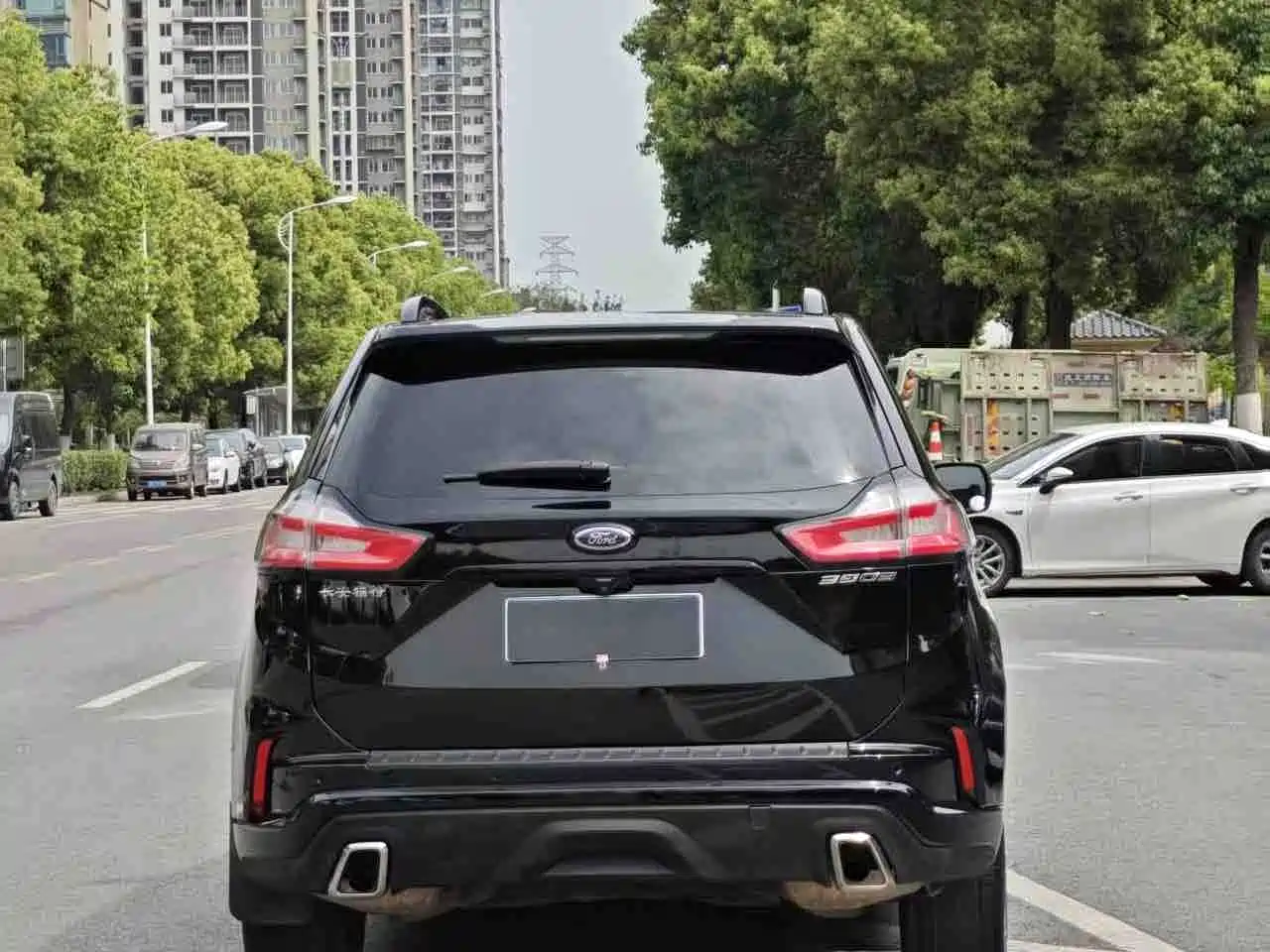 Фото 10 - Ford Edge
