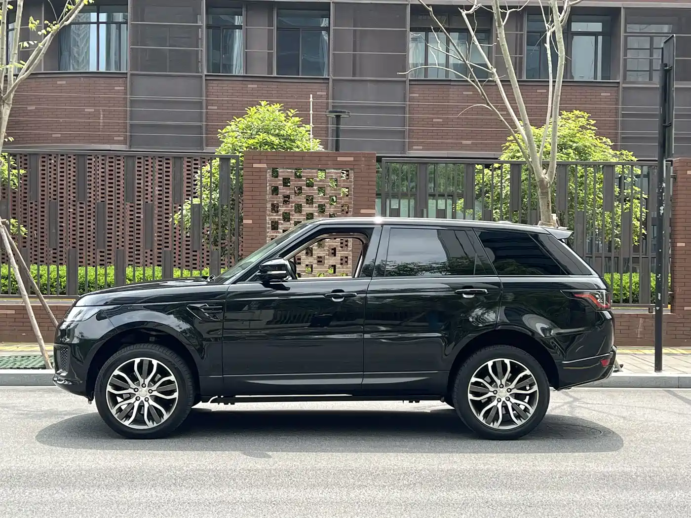 Land Rover Range Rover Sport 2016 Model 3.0 SC V6 HSE DYNAMIC фото 8