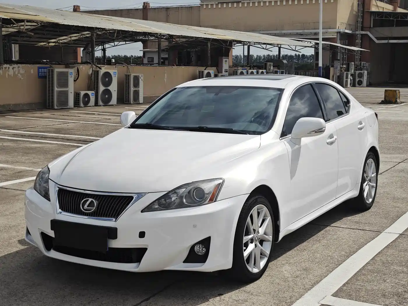 Фото 1 - Lexus IS