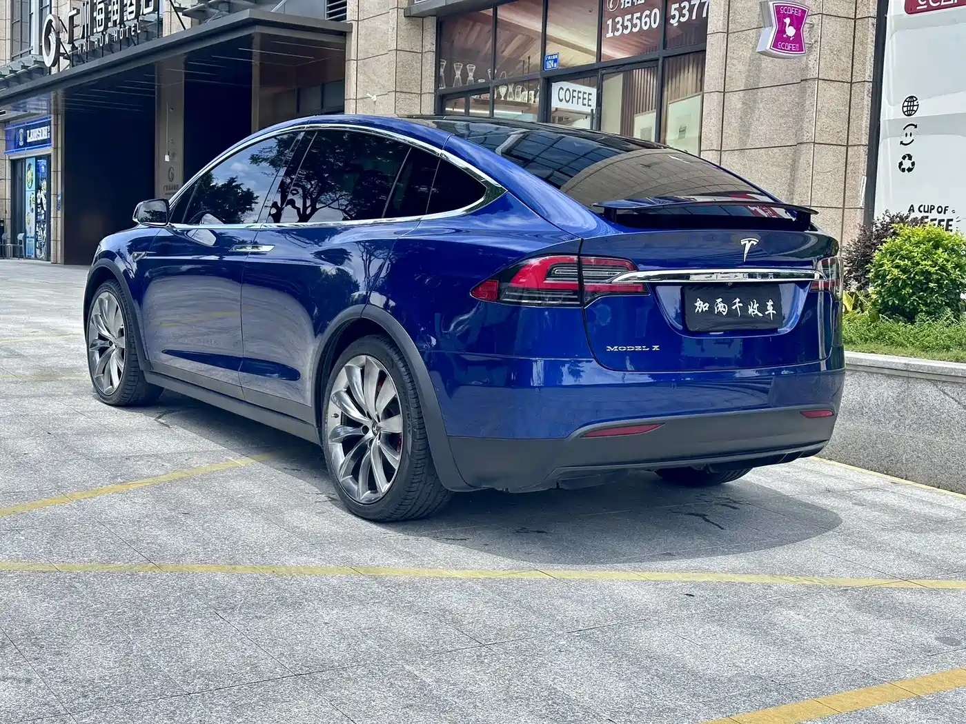 TESLA MODEL X