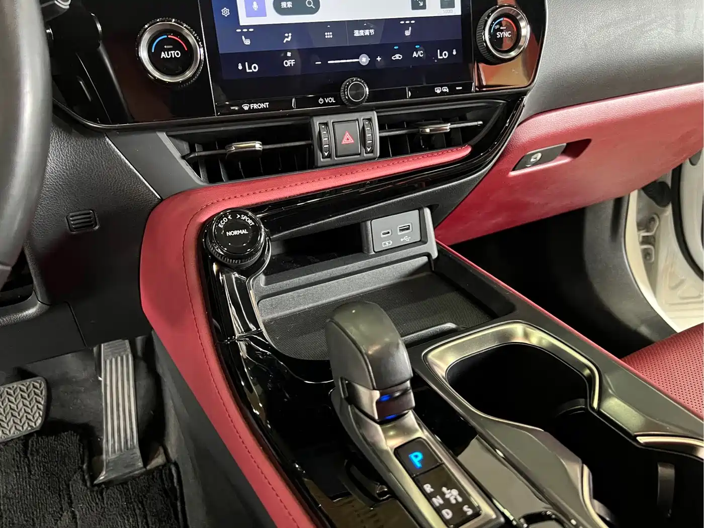 Фото 17 - Lexus NX