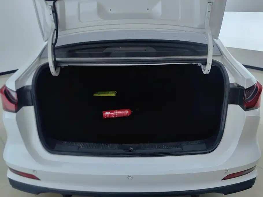 Фото 4 - Roewe i5