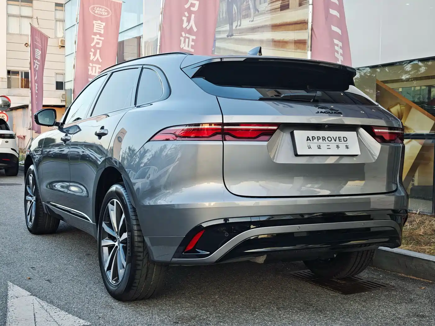 Jaguar F-PACE 2024 2024 P250 R-Dynamic SE