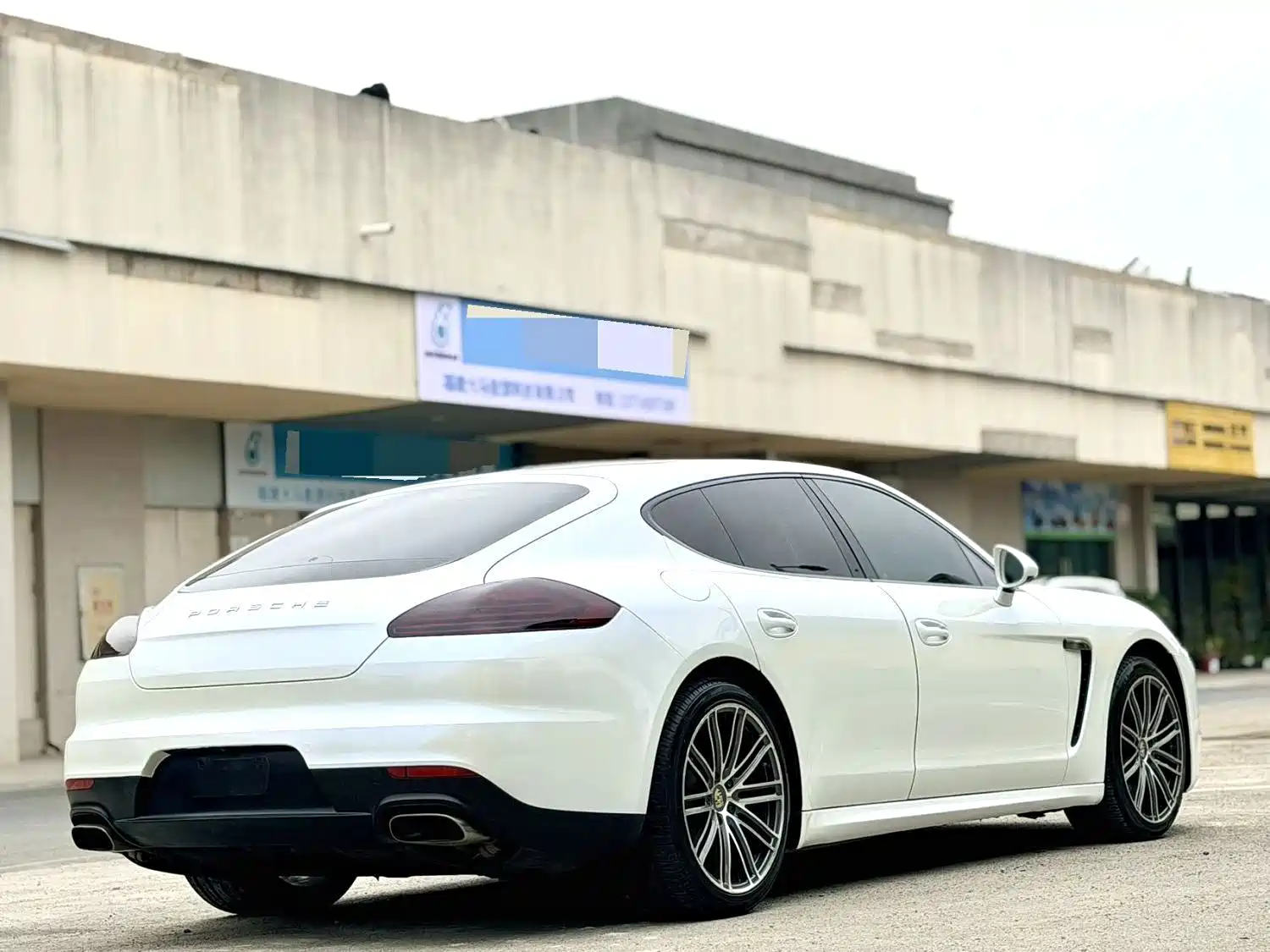 Photo 5 - Porsche Panamera