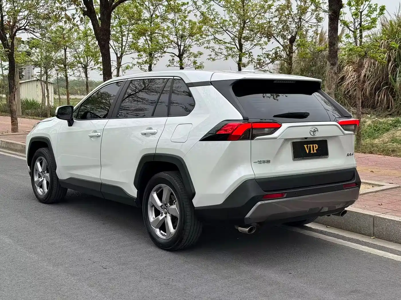 Toyota RAV4 Rongfang 2023 2.0L CVT FWD Style Plus Edition фото 4