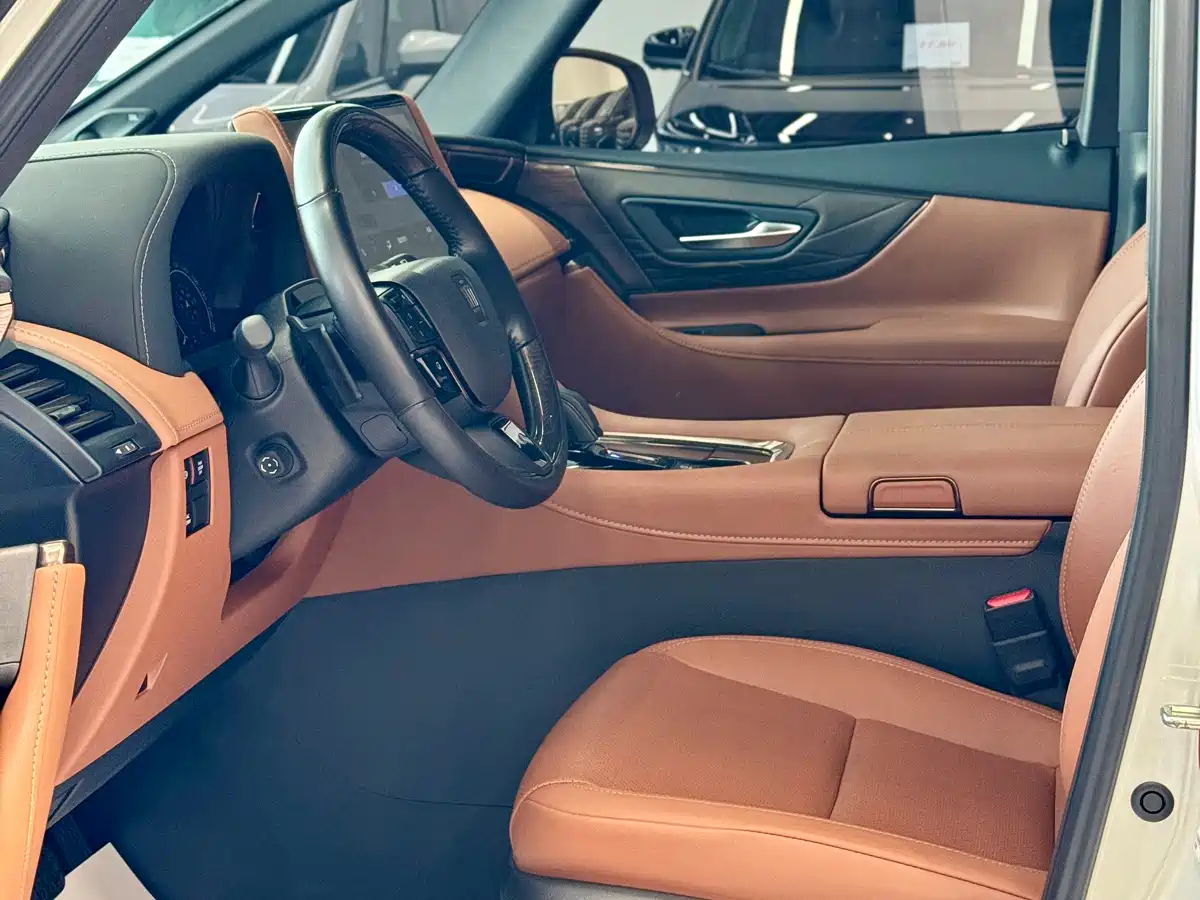 Toyota Vellfire 2024 Crown Hybrid 2.5L Executive Premium Edition фото 4