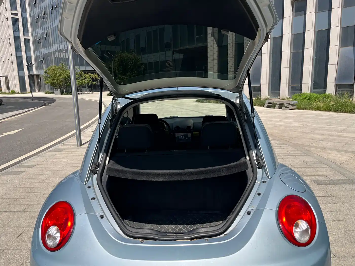 Volkswagen Beetle 2010 Model 1.6 AT фото 10
