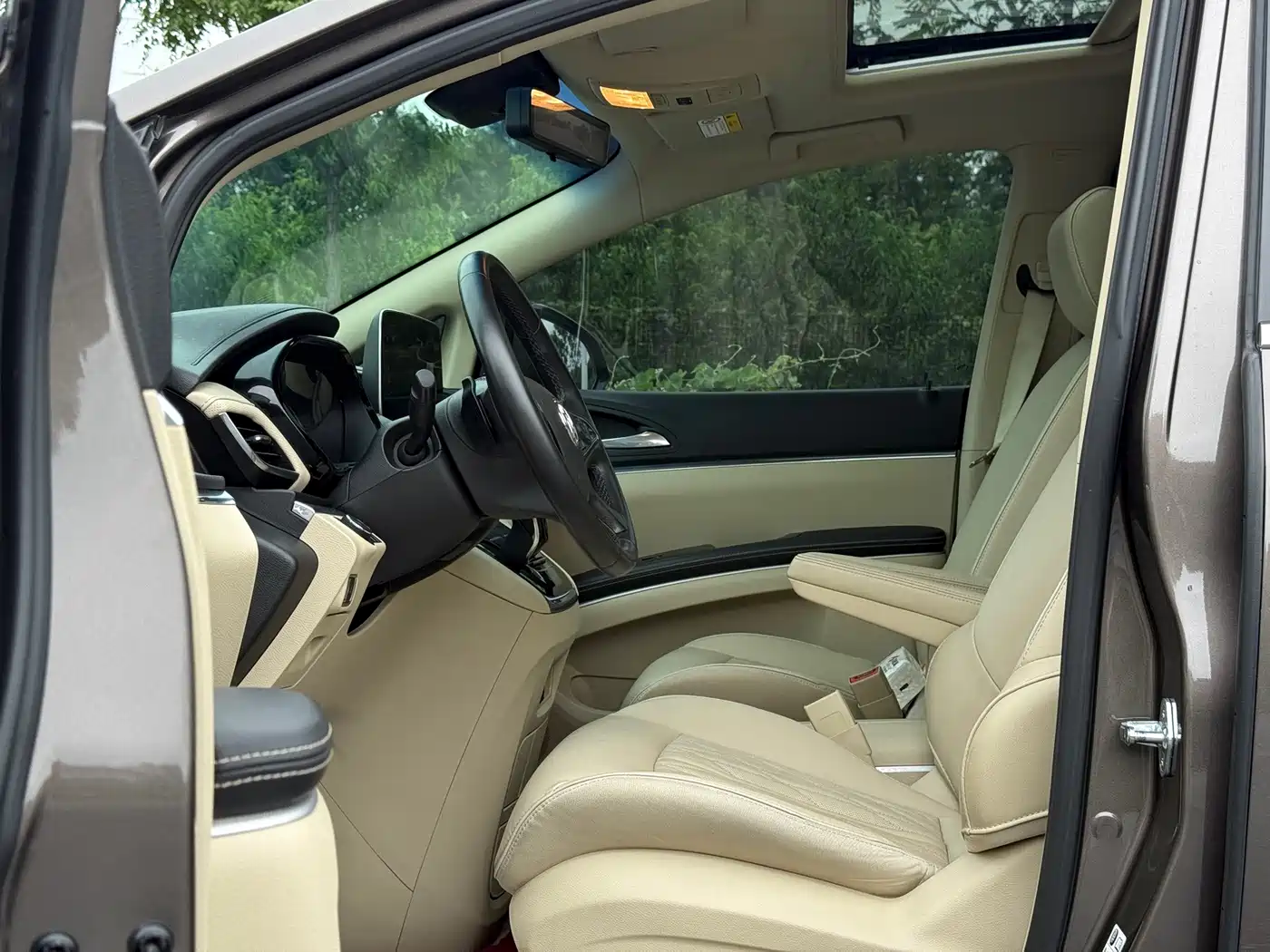 Photo 6 - Buick GL8