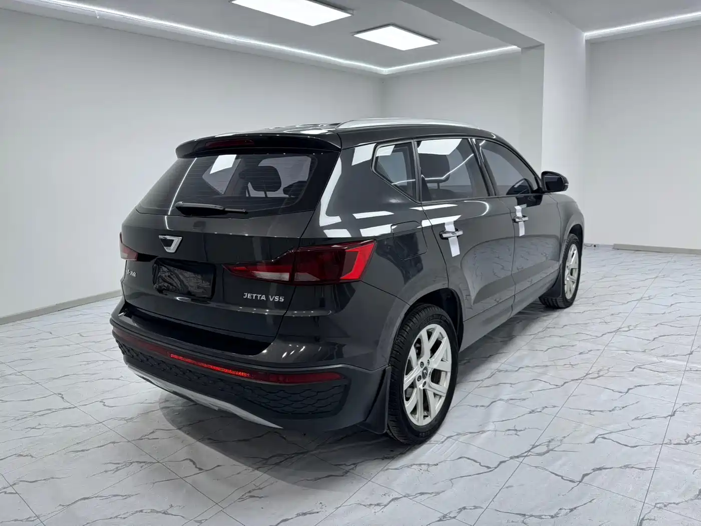 Photo 6 - Jetta VS5