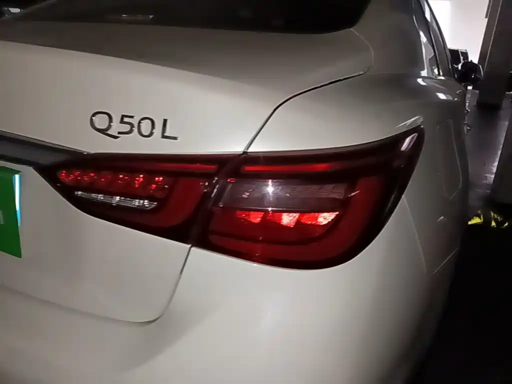 Фото 8 - Infiniti Q50L