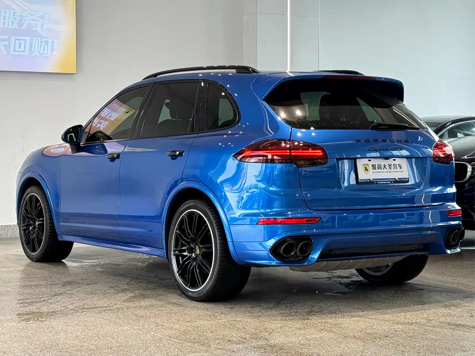 Photo 9 - Porsche Cayenne