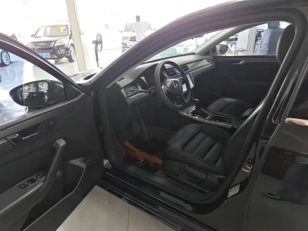Volkswagen Passat 2017 280TSI DSG Elegance фото 16